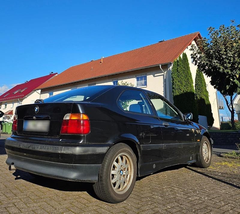 Gebraucht BMW 316 102 PS (75 kW) 1998 Schwarz Limousine