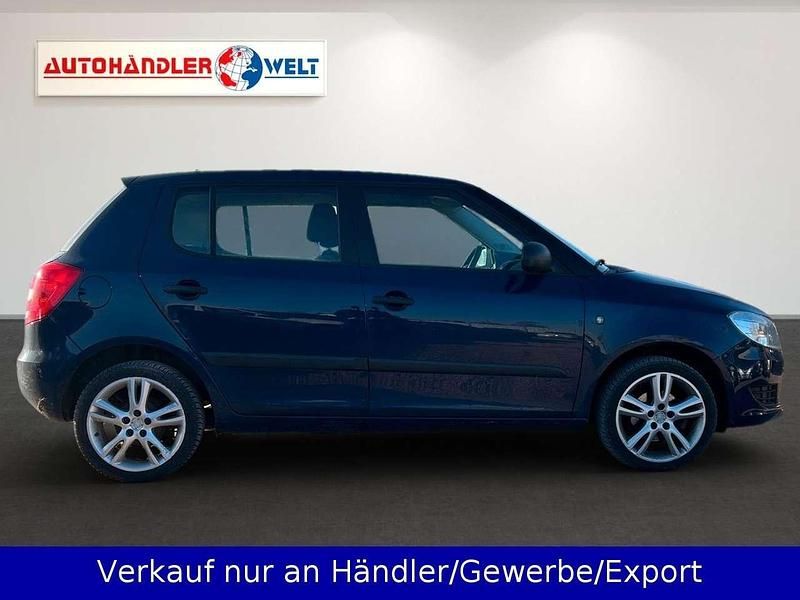 Gebraucht Skoda Fabia 60 PS (44 kW) 2013 Blau Limousine