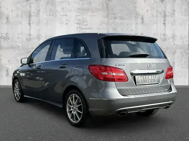 Gebraucht Mercedes B200 Sport 156 PS (114 kW) 2014 Grau Van / Kleinbus