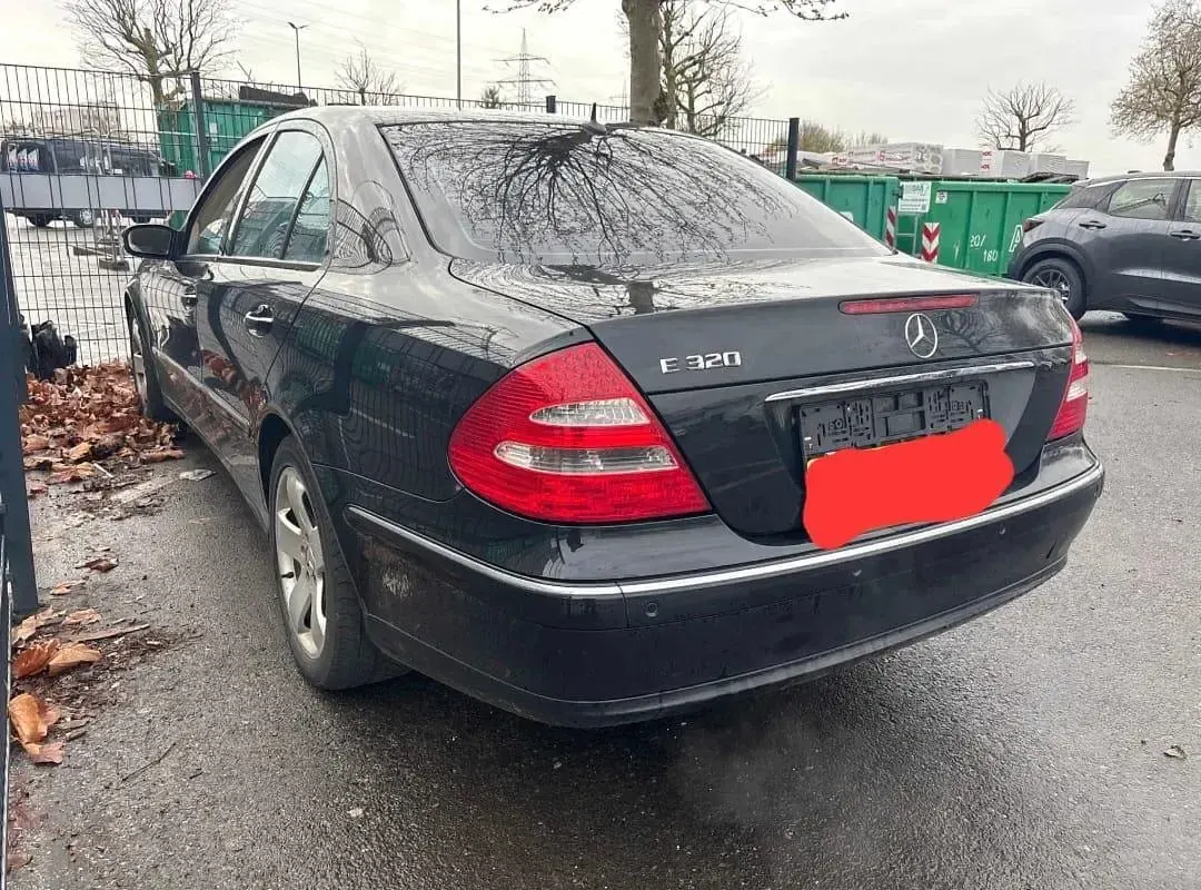 Gebraucht Mercedes E320 224 PS (164 kW) 2004 Schwarz Limousine