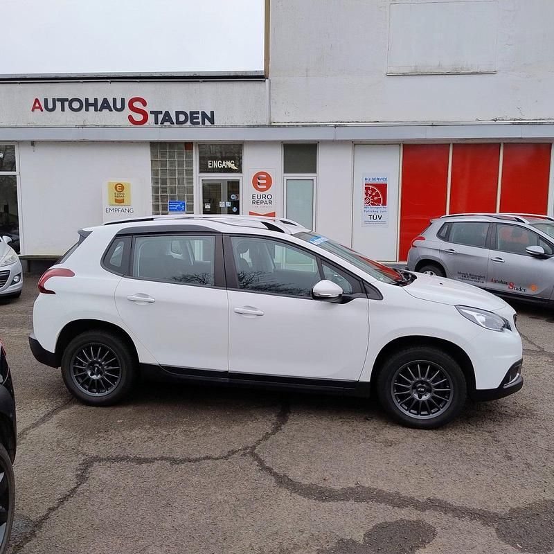 Gebraucht Peugeot 2008 Active 110 PS (80 kW) 2018 Polar weiß SUV