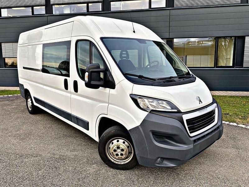 Gebraucht Peugeot Boxer 131 PS (96 kW) 2018 Weiß Van