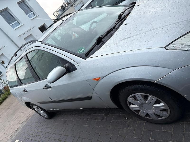 Silber Gebraucht 2001 Ford Focus Kombi | 750 € (Superpreis) - Bild 1/4