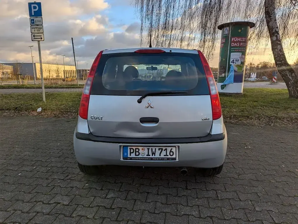 Gebraucht Mitsubishi Colt Invite 95 PS (69 kW) 2006 Grau Limousine