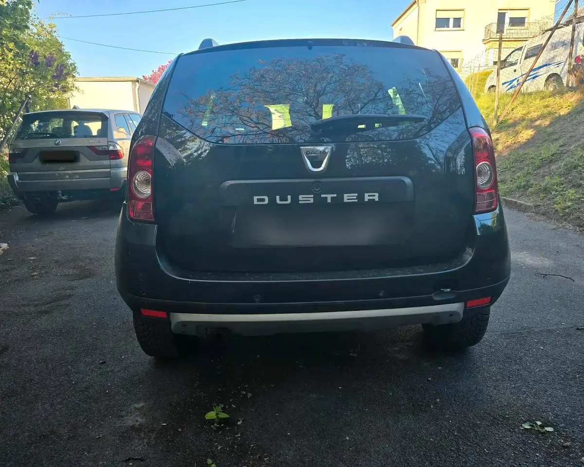 Second-hand Dacia Duster 105 CP (77 kW) 2012 Negru SUV