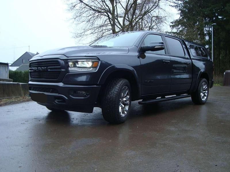Grau Gebraucht 2020 RAM 1500 Abholung | 50.900 € - Bild 1/4