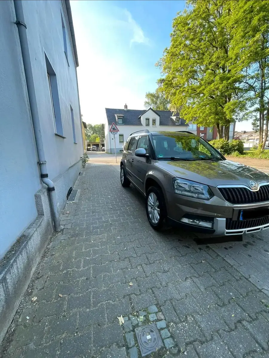 Używany Skoda Yeti 150 KM (110 kW) 2015 Brązowy SUV