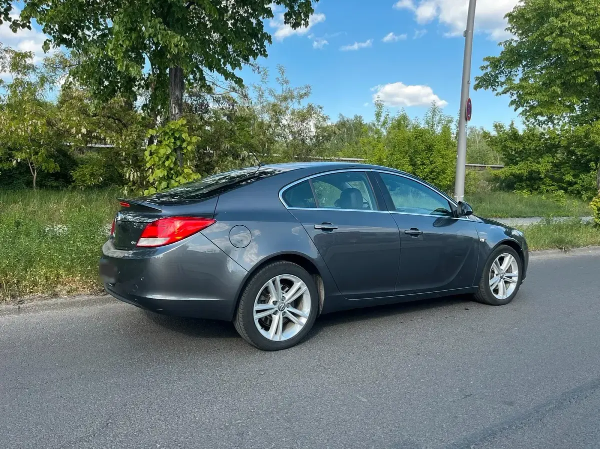 Gebraucht Opel Insignia 160 PS (117 kW) 2012 Grau Limousine
