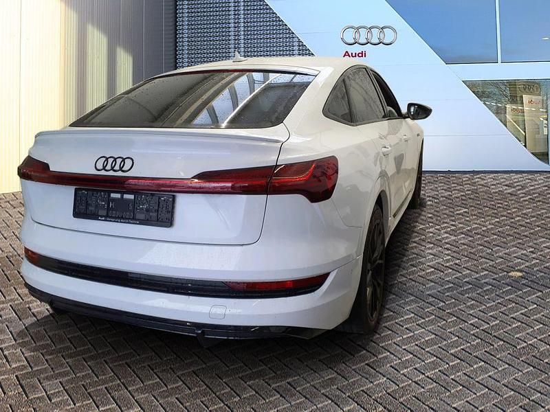 Gebraucht Audi e-tron Ambiente 300 kW (408 PS) 2022 Gletscherweiß SUV