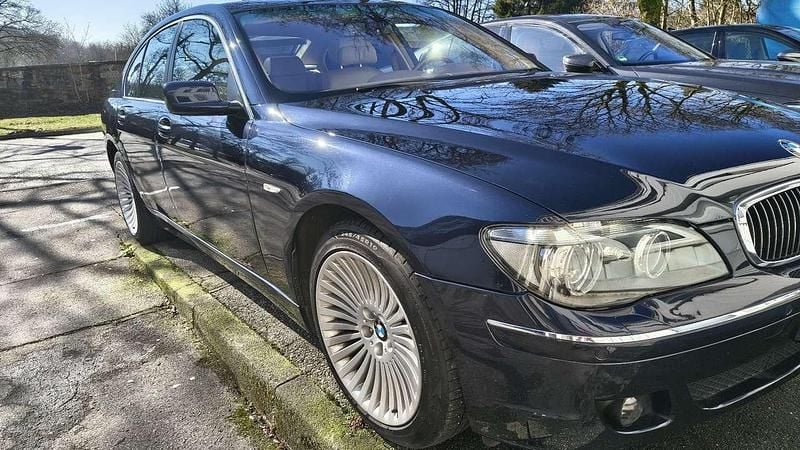 Gebraucht BMW 750 367 PS (269 kW) 2006 Blau Limousine