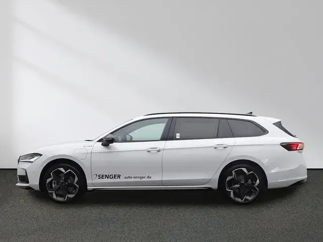 Gebraucht Skoda Superb SportLine 204 PS (150 kW) 2025 Weiss Kombi