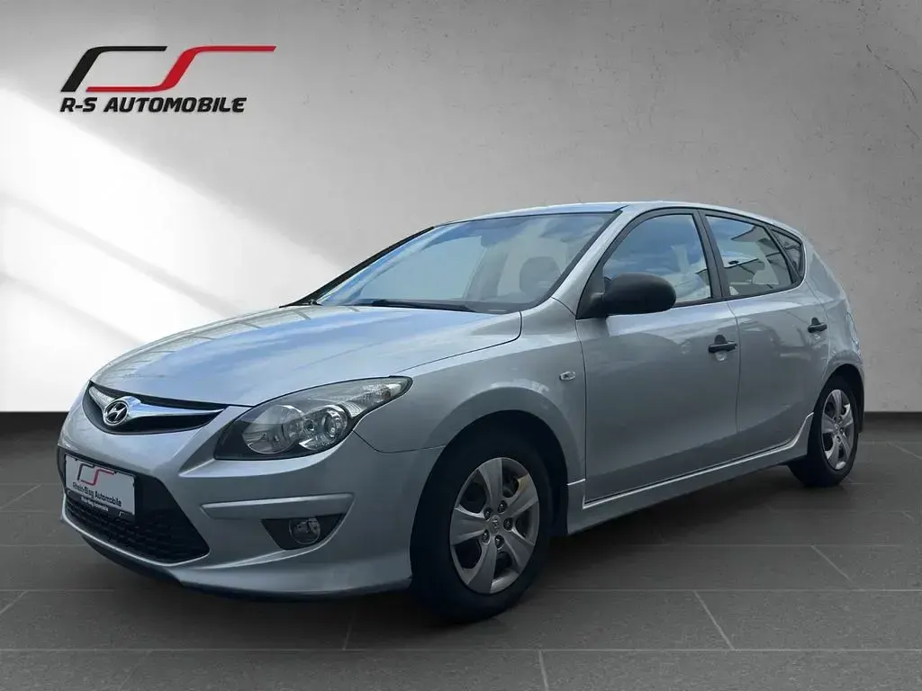 Gebraucht Hyundai i30 Edition 90 PS (66 kW) 2011 Silber Limousine