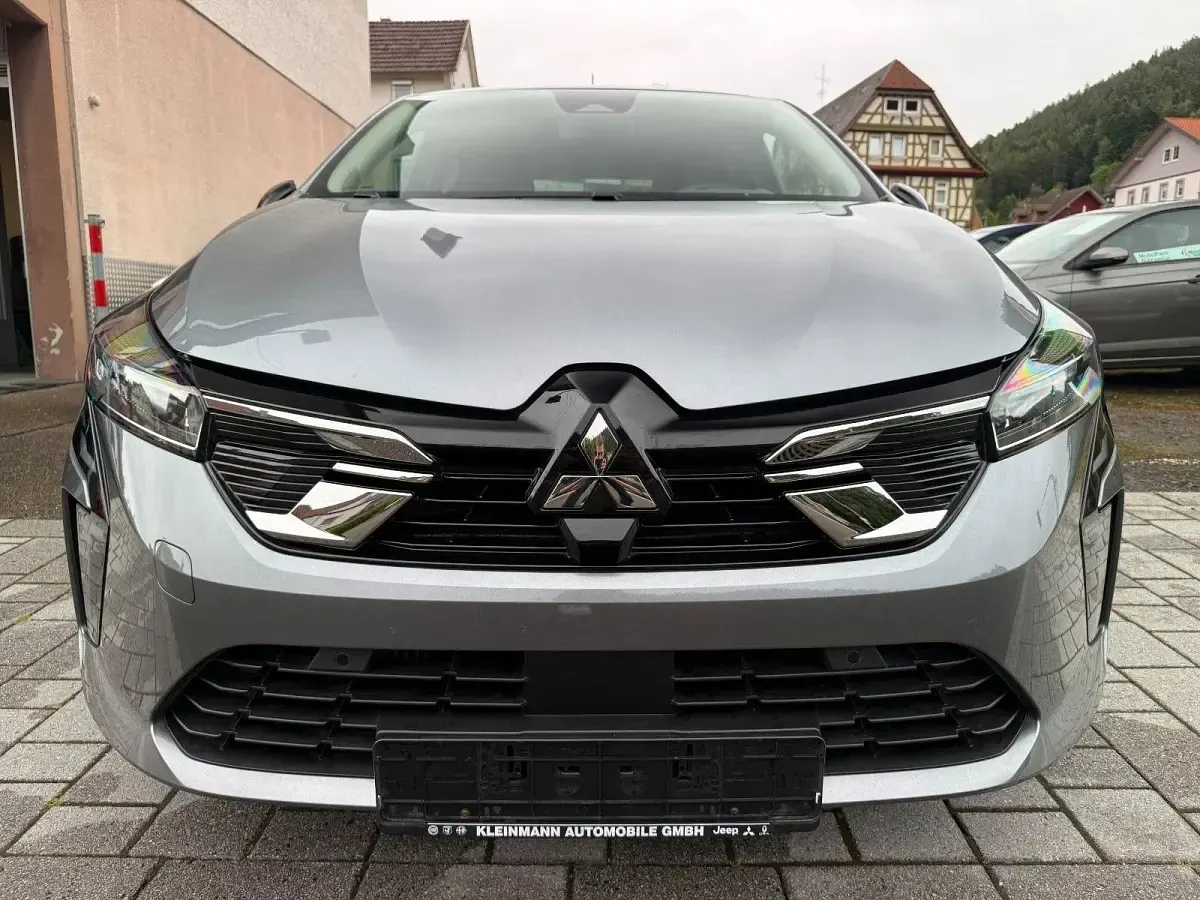 Gebraucht Mitsubishi Colt Plus 91 PS (66 kW) 2024 Grau Kleinwagen