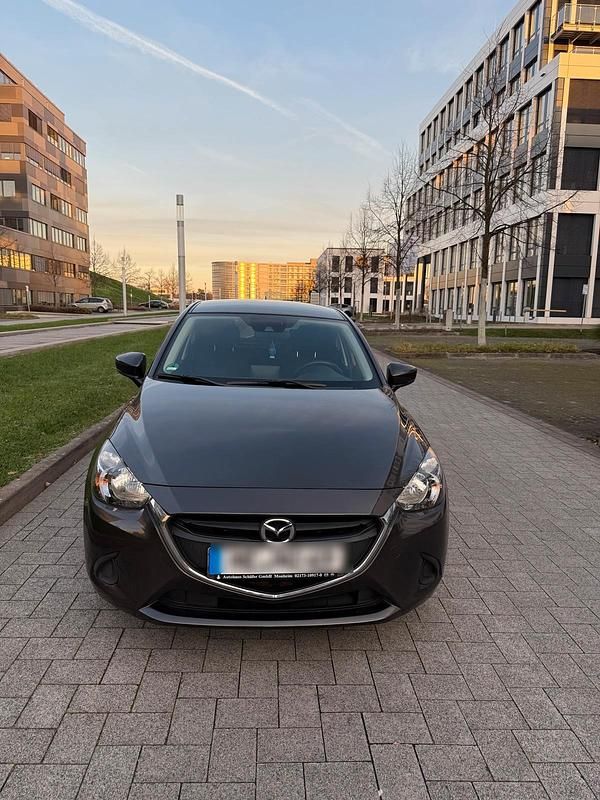Braun Gebraucht 2018 Mazda 2 Kizoku Limousine | 11.000 € (Fairer Preis) - Bild 1/4