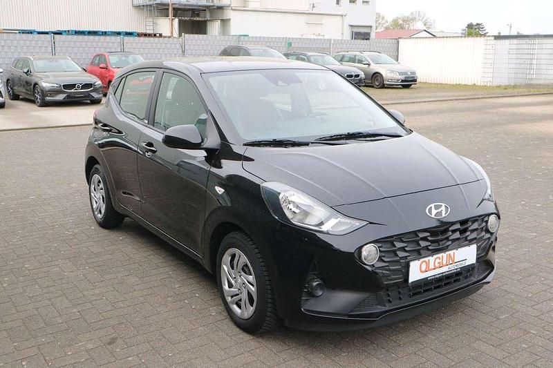 Gebraucht Hyundai i10 Select 67 PS (49 kW) 2021 Phantom black Kleinwagen
