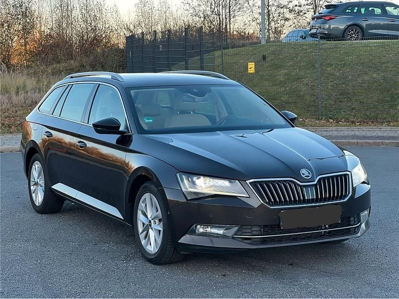 Schwarz Gebraucht 2018 Skoda Superb Ambition Kombi | 14.290 € (Superpreis) - Bild 1/4