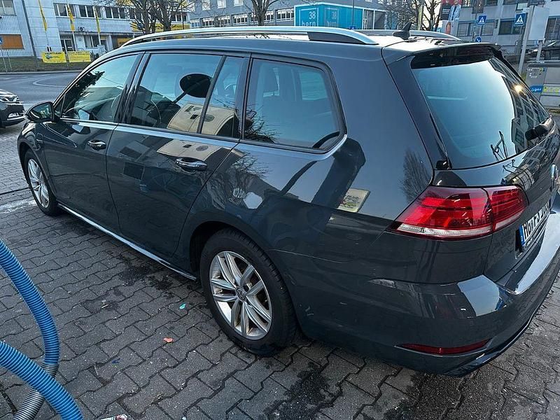 Gebraucht VW Golf VII Highline 150 PS (110 kW) 2020 Grau Kombi