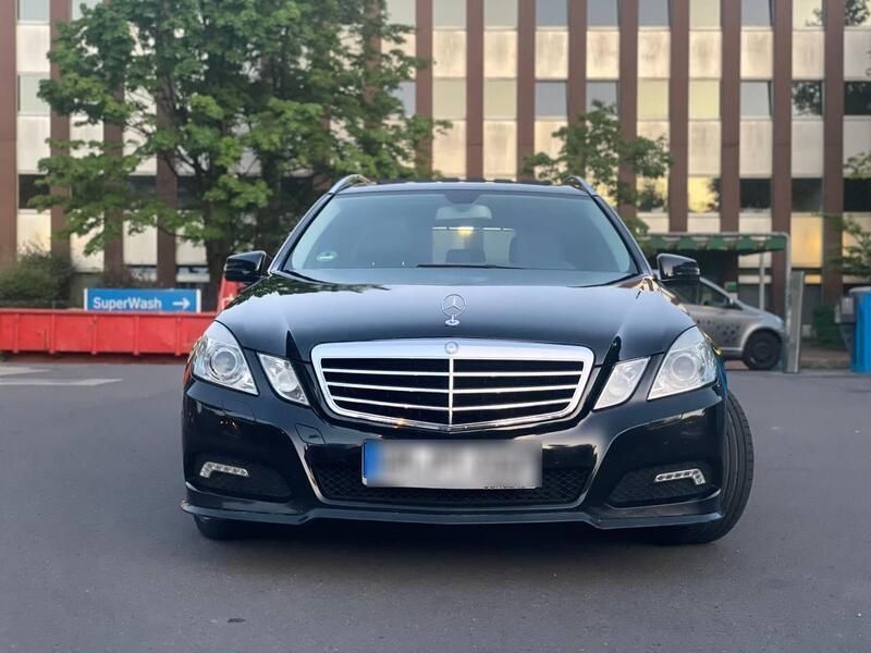 Schwarz Gebraucht 2010 Mercedes E220 Kombi | 7.100 € (Fairer Preis) - Bild 1/4
