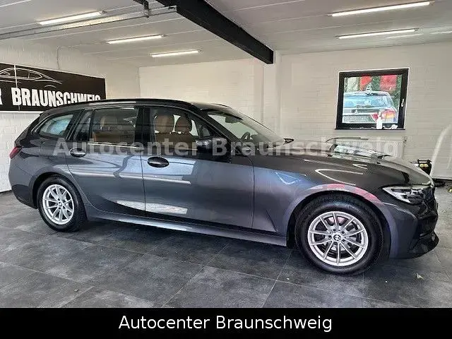 Gebraucht BMW 318 Sport Line 150 PS (110 kW) 2022 Grau Kombi