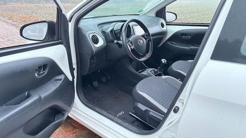 Gebraucht Toyota Aygo X-clusiv 72 PS (52 kW) 2020 Weiß Kleinwagen