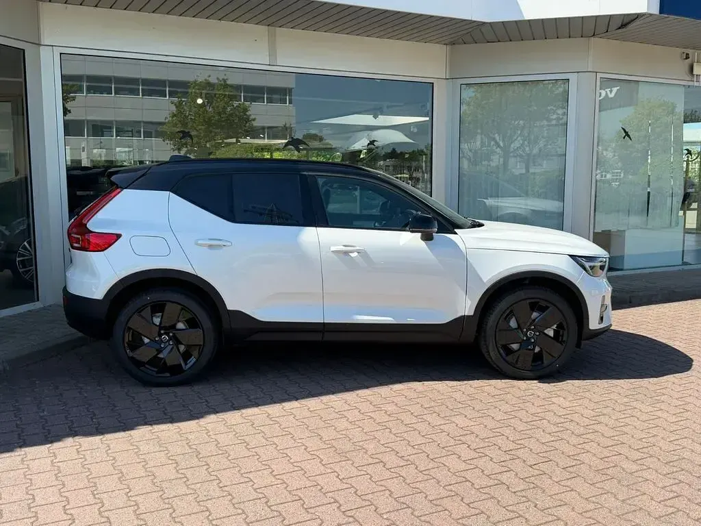 Nowe Volvo XC40 Plus 163 KM (119 kW) 2026 Biały SUV