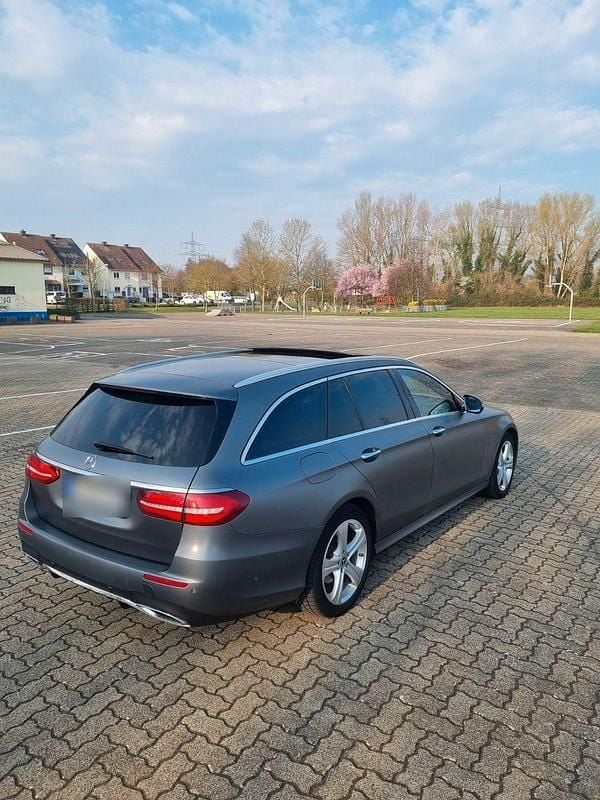 Gebraucht Mercedes E220 194 PS (142 kW) 2017 Grau Kombi