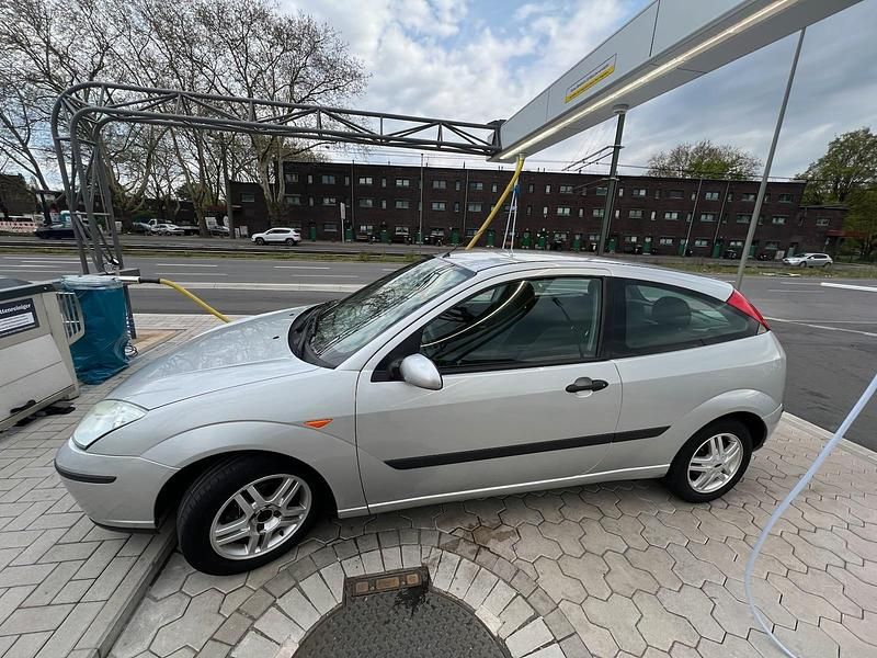 Usata Ford Focus 75 CV (55 kW) 2004 Argento Utilitaria