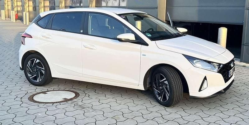 Weiß Gebraucht 2022 Hyundai i20 Edition 30 Kleinwagen | 16.500 € (Fairer Preis) - Bild 1/4