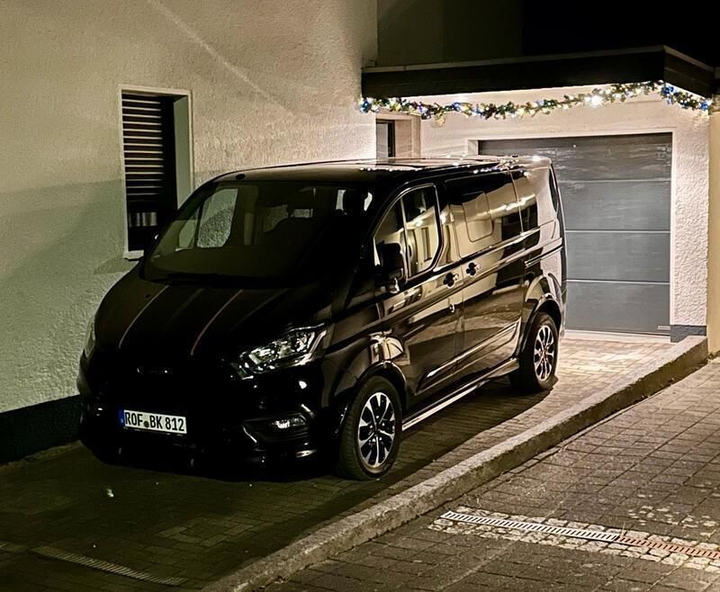 Schwarz Gebraucht 2019 Ford Tourneo Custom Sport Van / Kleinbus | 41.000 € - Bild 1/1