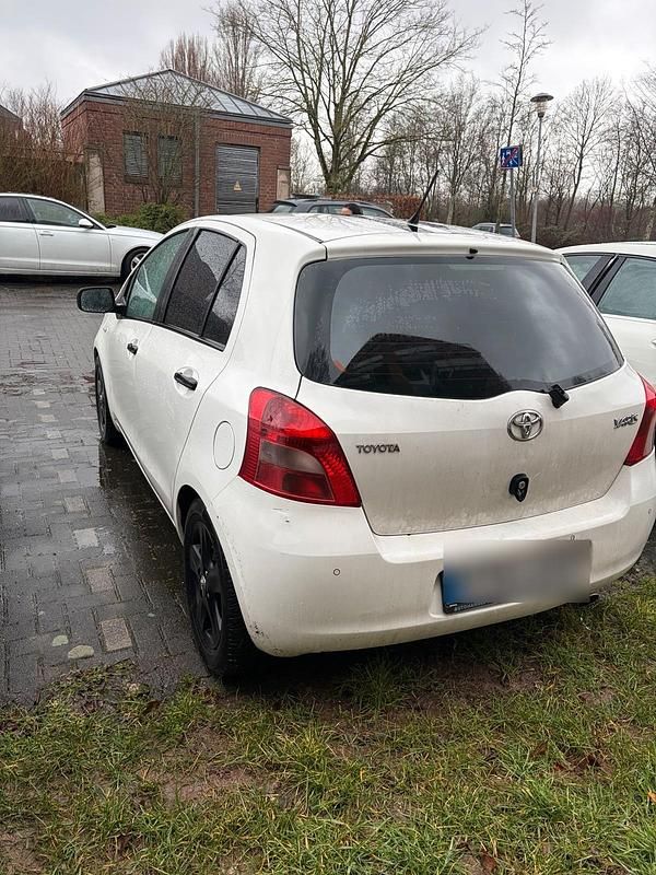 Gebraucht Toyota Yaris 87 PS (63 kW) 2007 Weiß Kleinwagen