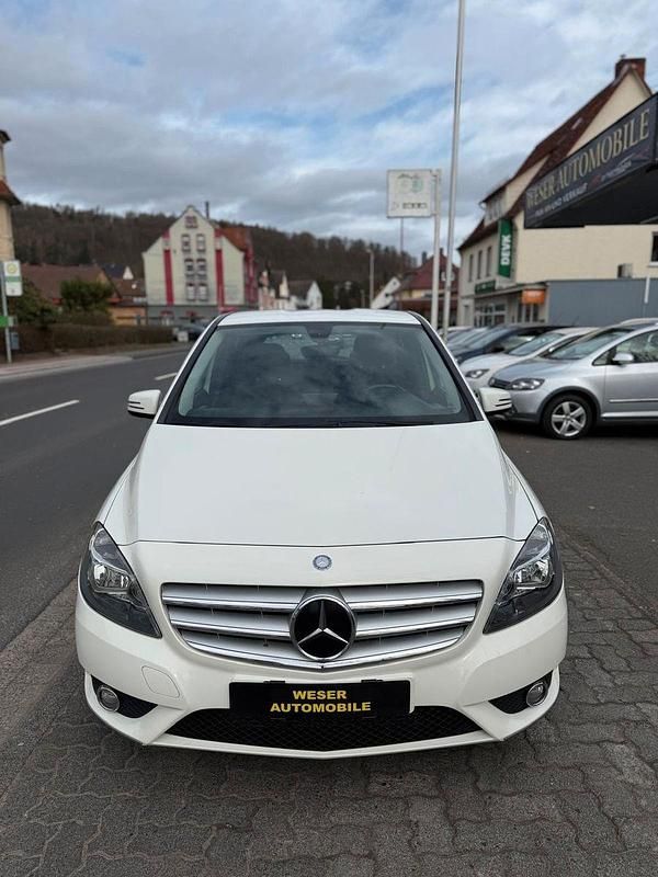Gebraucht Mercedes B180 109 PS (80 kW) 2012 Weiß Van / Kleinbus