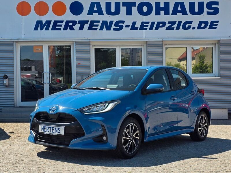 Blau Gebraucht 2021 Toyota Yaris Team Limousine | 16.990 € (Fairer Preis) - Bild 1/4