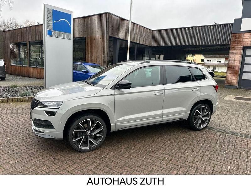 Grau Gebraucht 2021 Skoda Karoq SportLine SUV | 24.790 € (Fairer Preis) - Bild 1/4