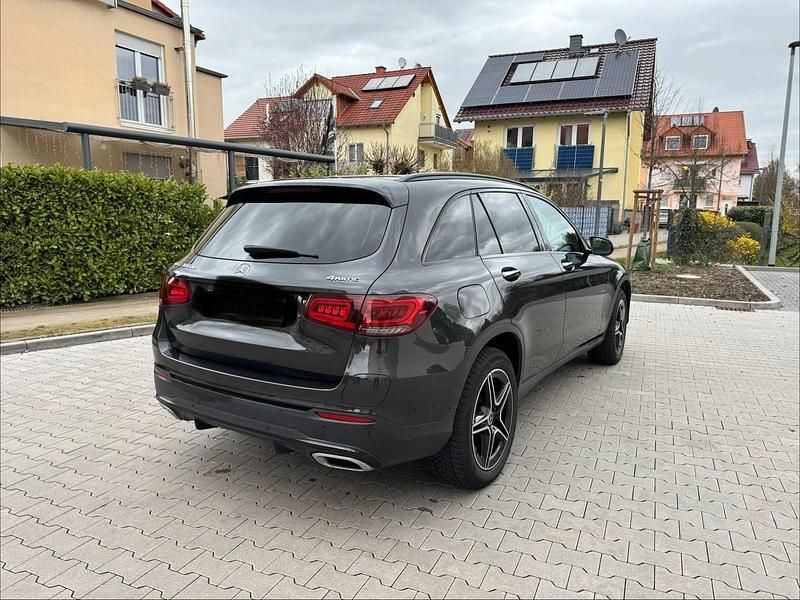 Gebraucht Mercedes GLC300e 306 PS (225 kW) 2021 Schwarz SUV