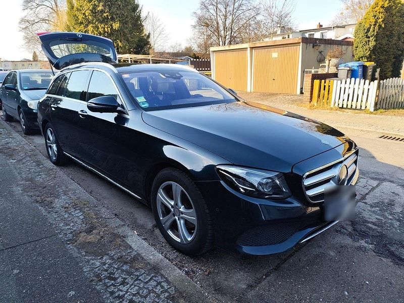 Gebraucht Mercedes E220 194 PS (142 kW) 2016 Grün Kombi