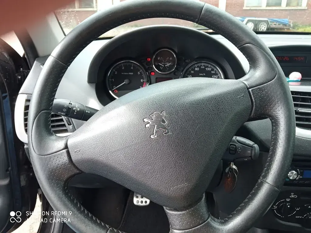 Gebraucht Peugeot 206+ 75 PS (55 kW) 2010 Schwarz Kleinwagen