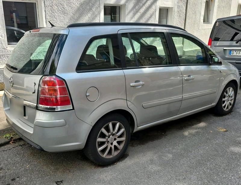 Grau Gebraucht 2006 Opel Zafira Van / Kleinbus | 1.100 € (Superpreis) - Bild 1/4