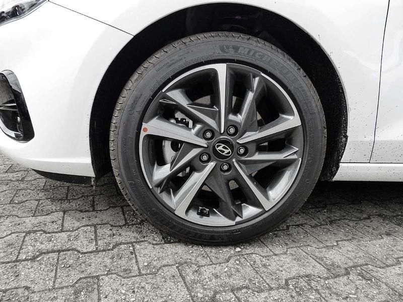 Gebraucht Hyundai i30 Advantage 140 PS (102 kW) 2024 Serenity white / mic Limousine