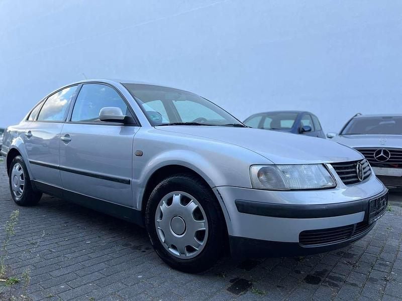 Gebraucht VW Passat Trendline 90 PS (66 kW) 1998 Silber Limousine