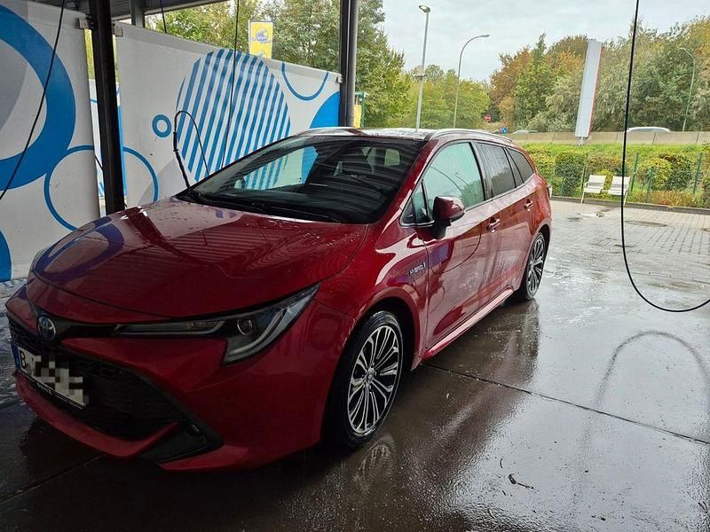 Rot Gebraucht 2021 Toyota Corolla Team Kombi | 23.900 € (Guter Preis) - Bild 1/4