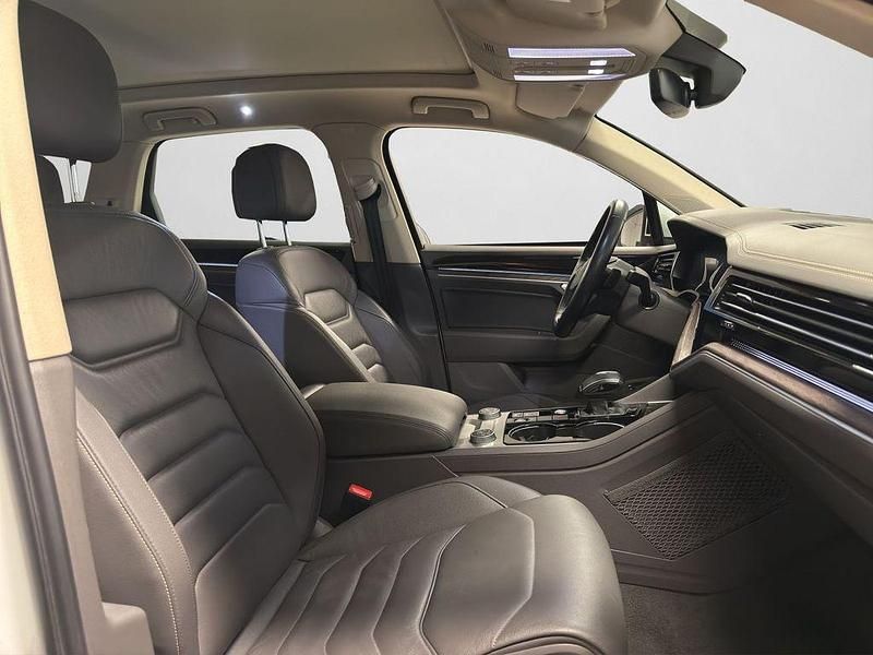 Gebraucht VW Touareg Atmosphere 381 PS (280 kW) 2022 Pure white SUV