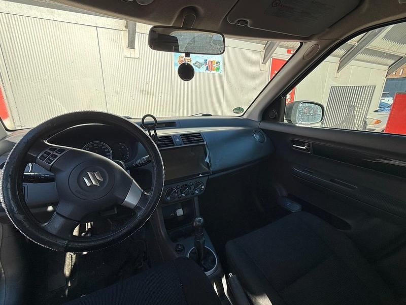 Gebraucht Suzuki Swift 92 PS (67 kW) 2006 Silber Kleinwagen