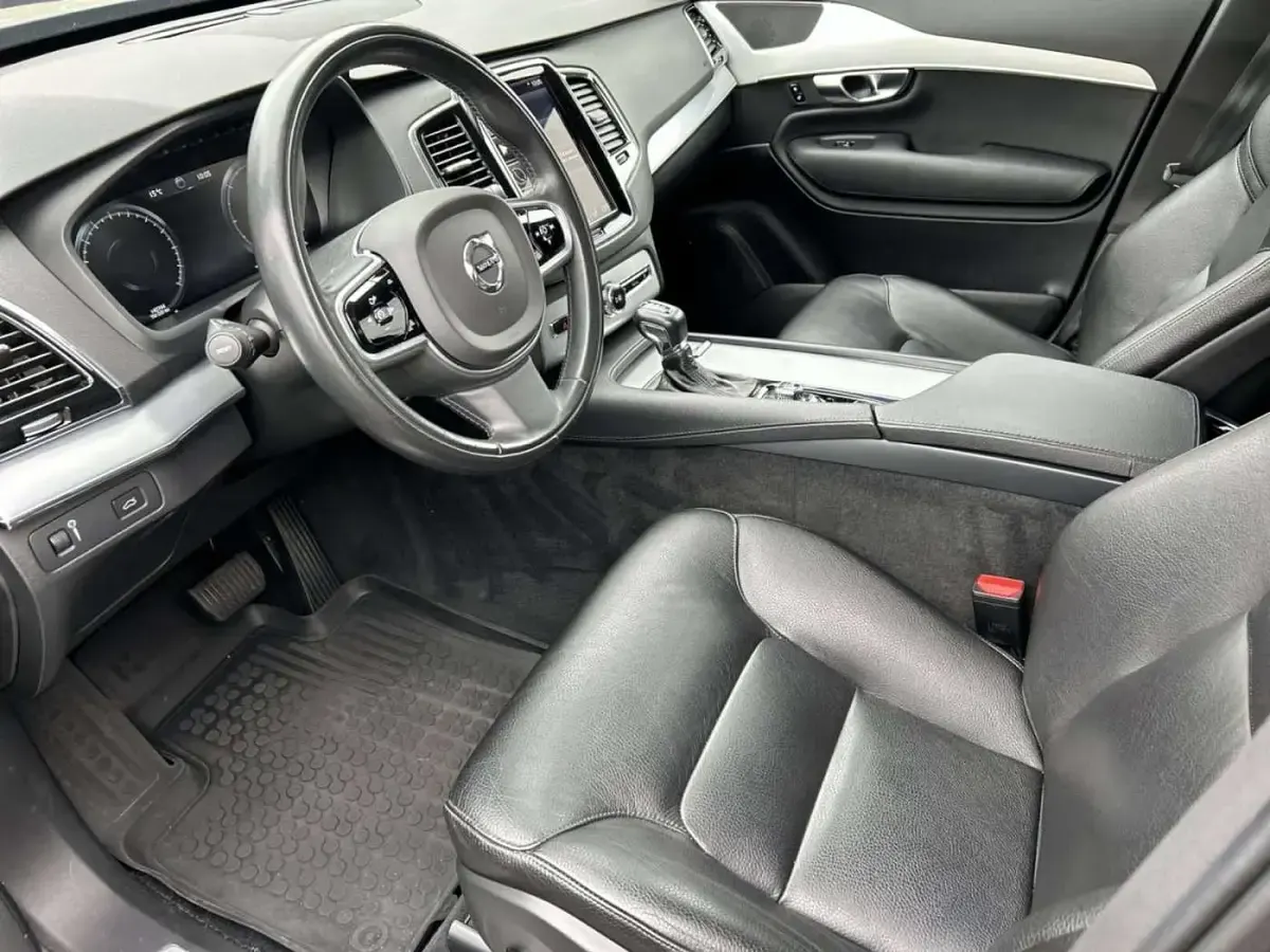 Gebraucht Volvo XC90 Momentum 235 PS (172 kW) 2017 Onyx black (schwarz) SUV