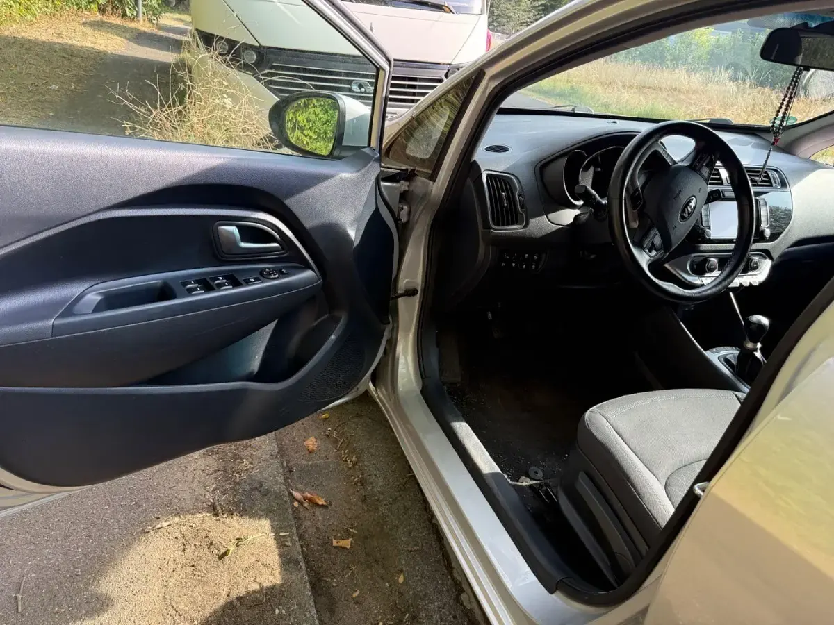 Gebraucht Kia Rio 84 PS (61 kW) 2016 Silber Kleinwagen