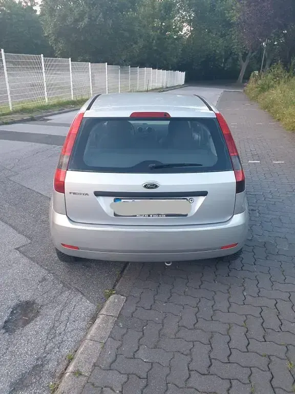Gebraucht Ford Fiesta 80 PS (58 kW) 2003 Silber Kleinwagen