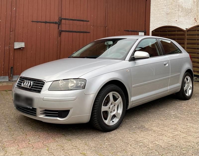 Silber Gebraucht 2003 Audi A3 Ambition Limousine | 3.399 € (Etwas zu teuer) - Bild 1/4
