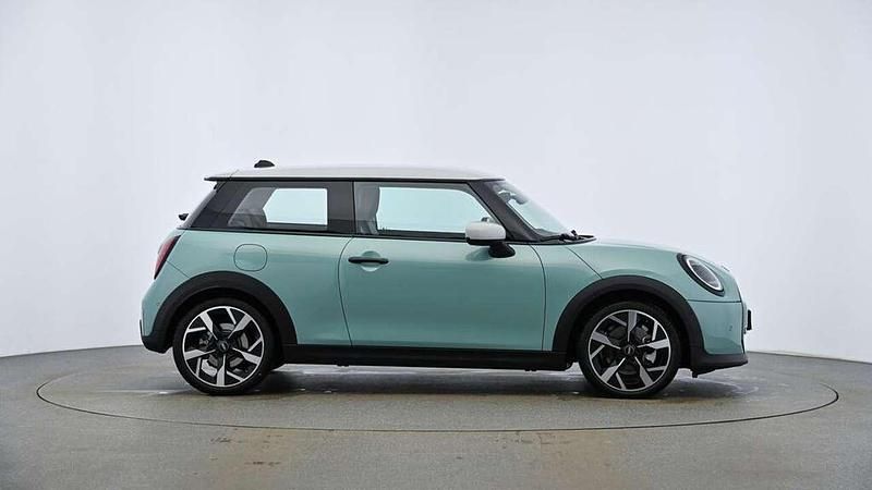 Second-hand Mini Cooper Classic 156 CP (114 kW) 2024 Verde Hatchback