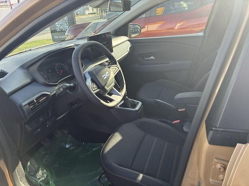 Neu Dacia Sandero Expression 110 PS (80 kW) 2026 Dünenbeige Limousine