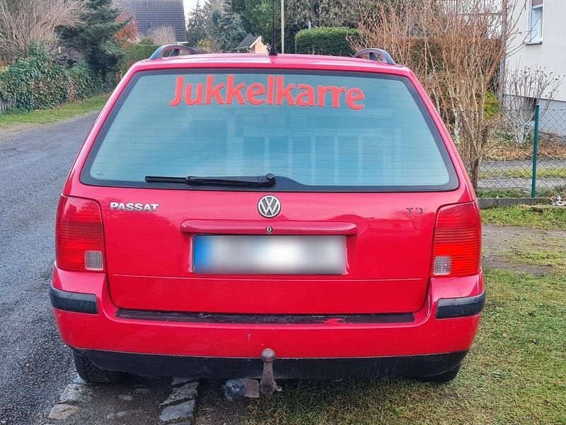 Gebraucht VW Passat 116 PS (85 kW) 2000 Rot Kombi