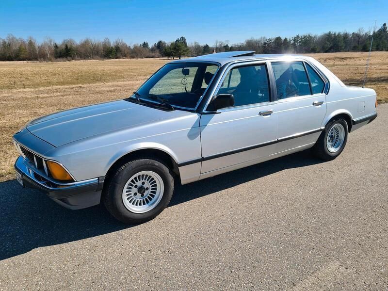 Silber Gebraucht 1986 BMW 732 Limousine | 15.250 € - Bild 1/4